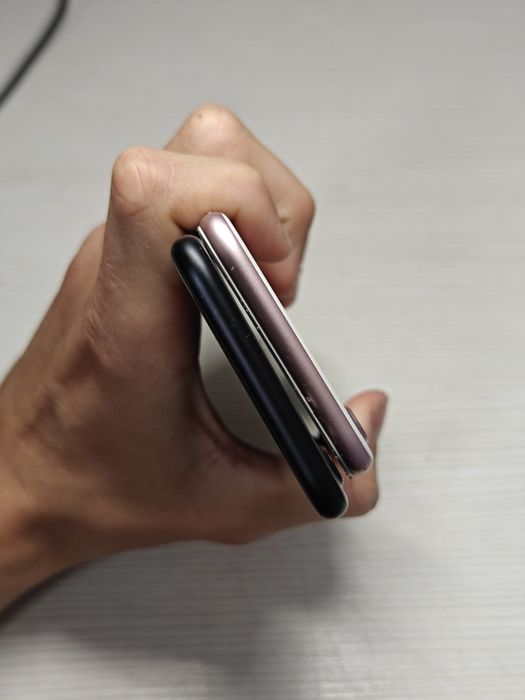 Продам два iphone 7