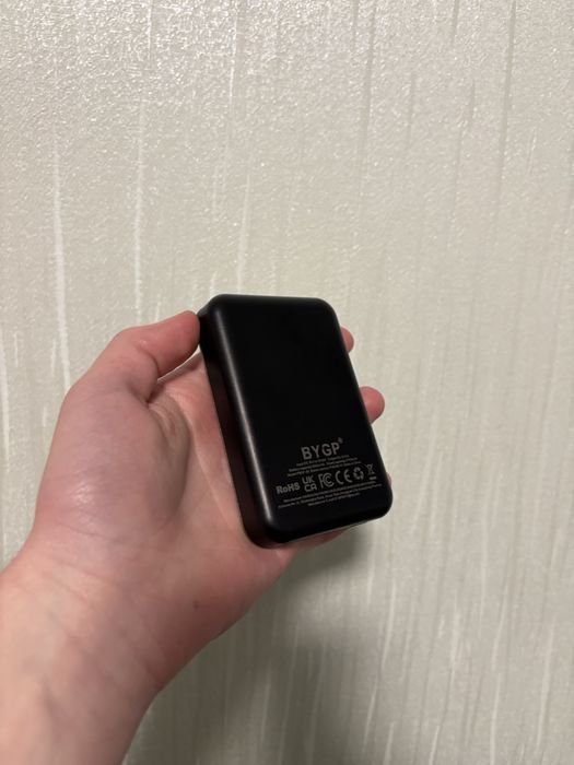 Павербанк на мак сейф та навушники