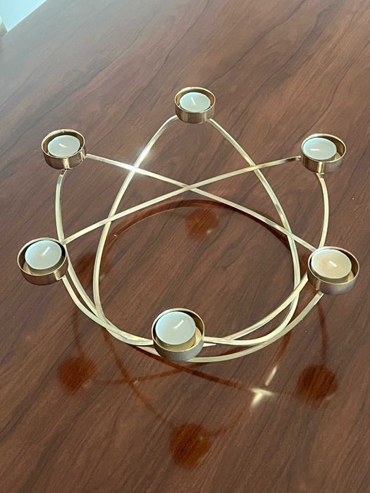 Castiçal dourado para 6 velas