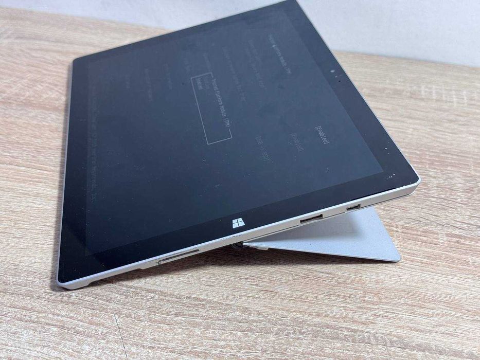 лот 1шт Планшетів Surface Pro 3 8/256 + зарядний - на запчастини