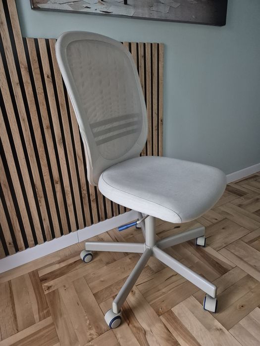 Fotel biurko beżowy w pełni sprawny!
