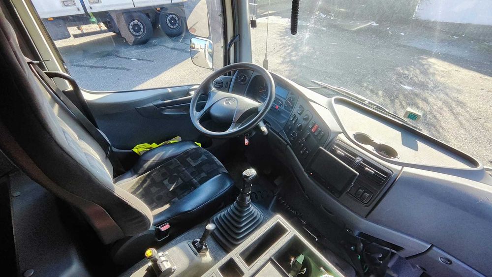 Mercedes Atego 1628 c/ caixa basculante trilateral e grua Hiab 122 E-4