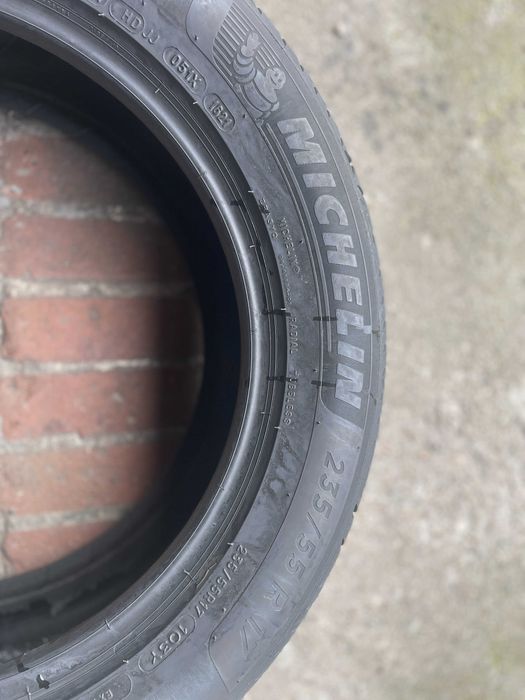 Komp. opon Michelin 235/55R17