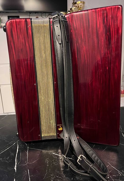 Akordeon Weltmeister Amigo 120 basów