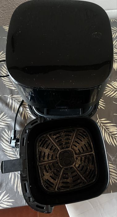 Fritadeira de Ar Digital Tower 7,2L – 50€ (Negociável)
