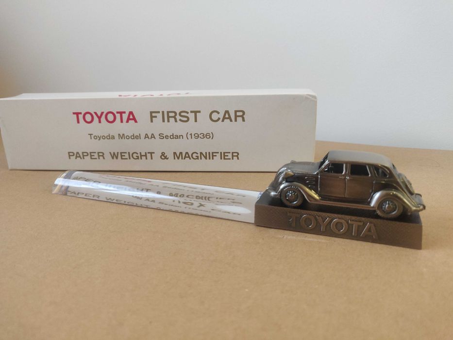 Peso de Papel e Lupa do Primeiro Carro da Toyota Model AA Sedan (1936)
