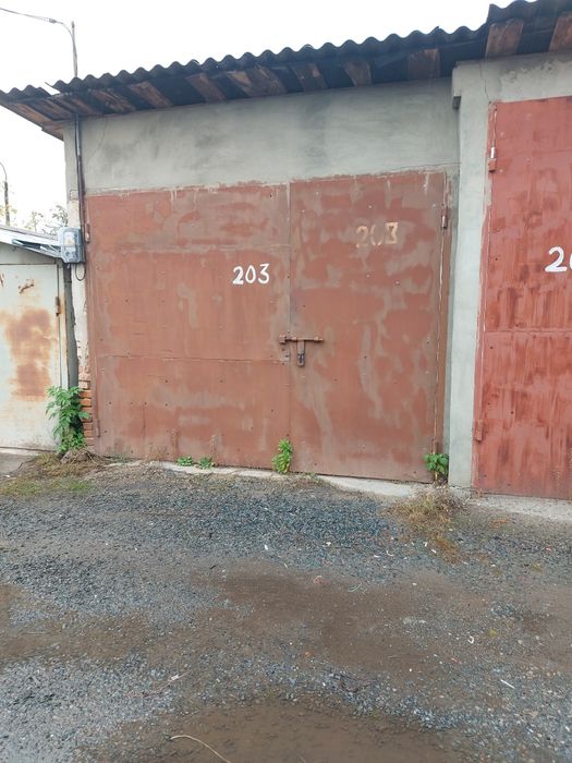 Продам гараж м.Рівне вул.Дворецька 129б