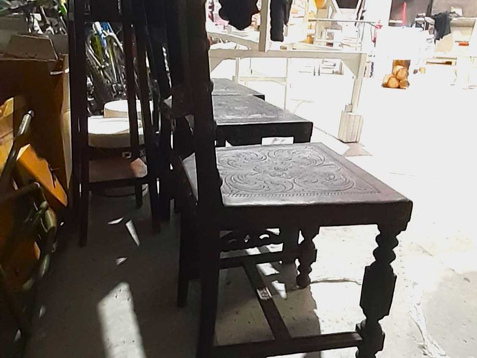 Vendo 3 cadeiras modelo Portugal muito antigas