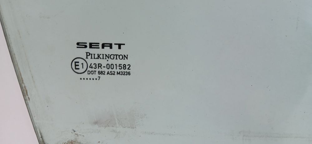 Vidro porta frente direita SEAT Leon (1P1)