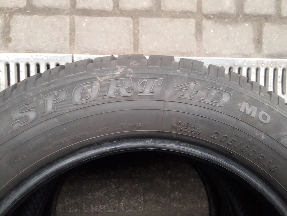 DUNLOP 205/60R16 92H, pojedyńcza opona zimowa.