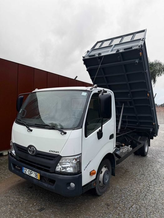 Carrinha toyota dyna tribasculante 7.5t