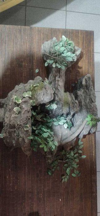 Декоративний настінний фонтан у формі скелі