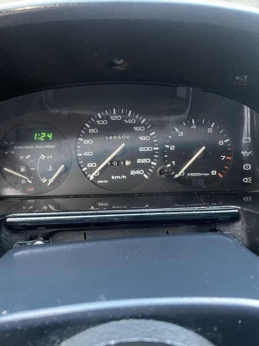 Продам мазду 323f хороший стан