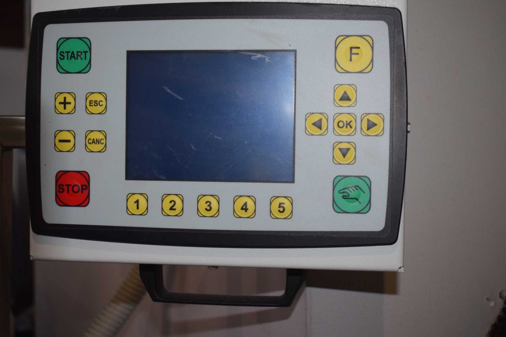 Máquina profissional COCCHI de passar camisas, casacos e blusões