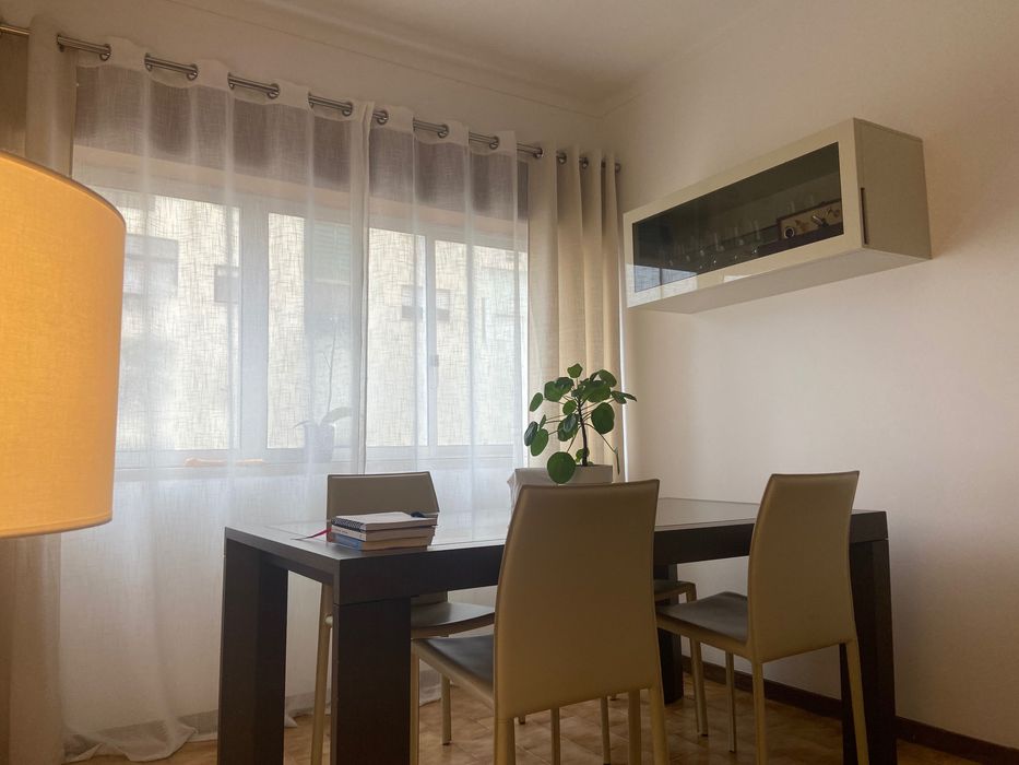 Mesa de jantar extensível madeira c/cadeiras