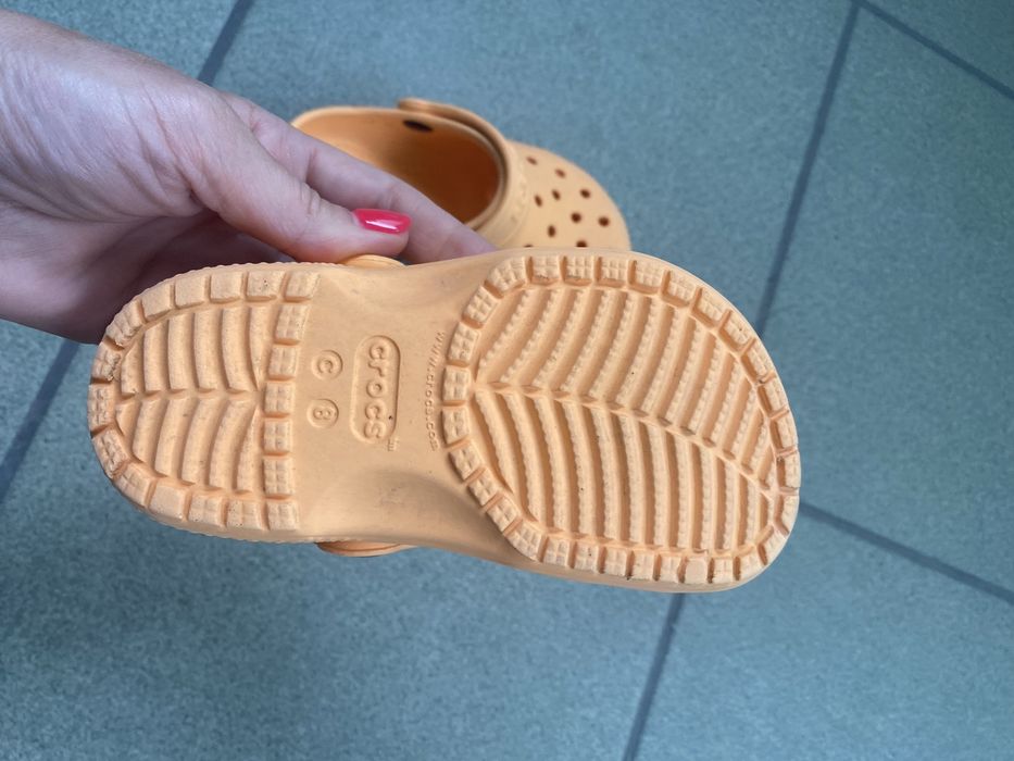 Crocsy dziecięce – wygodne buty na wakacje- C8!