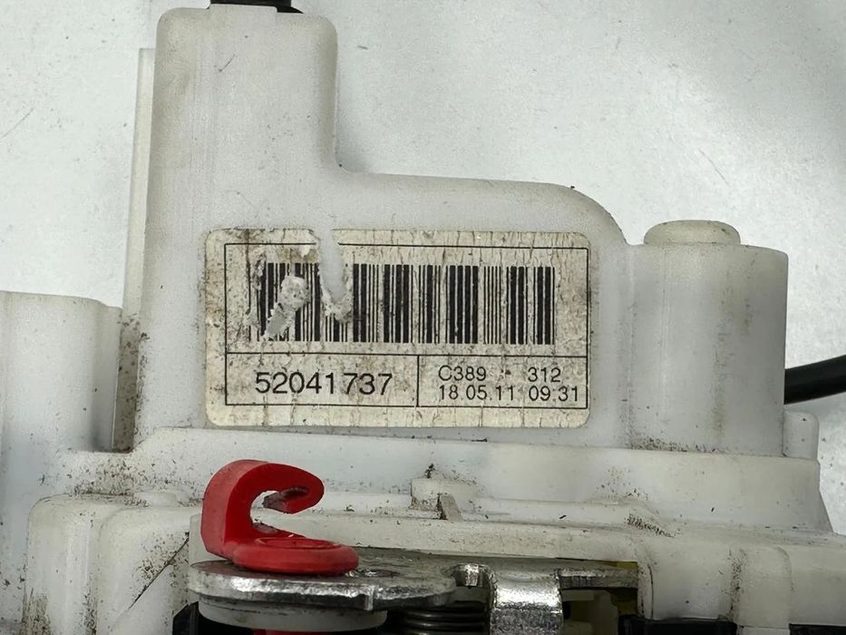 Fecho Frente Direito / Esquerdo - Fiat 500 (2011)