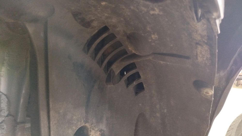 Cava roda trás esquerda RENAULT Twingo III (BCM_)