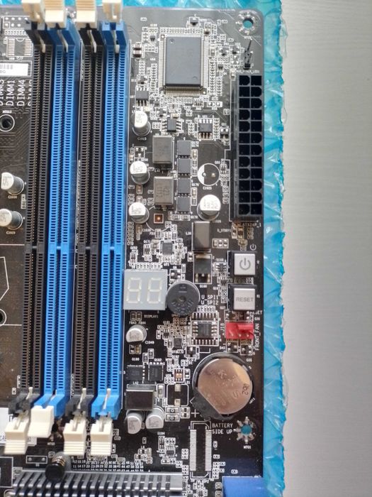 Гарна і Рідкісна Материнська плата Intel DP67BG Socket LGA1155