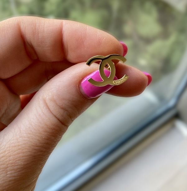 Kolczyki cc złote stal logo