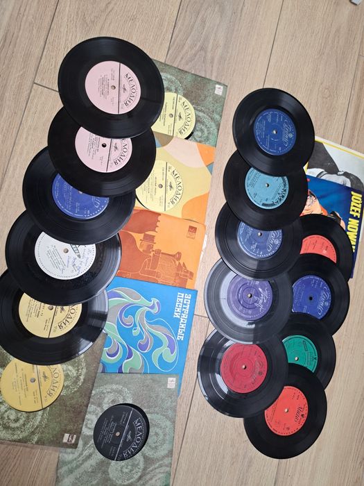 Sowiecki gramofon walizkowy JUNOST 301  - sprawny