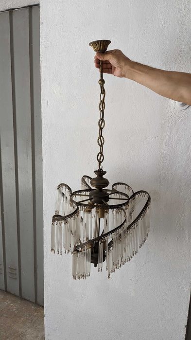 Antigo candeeiro de tecto