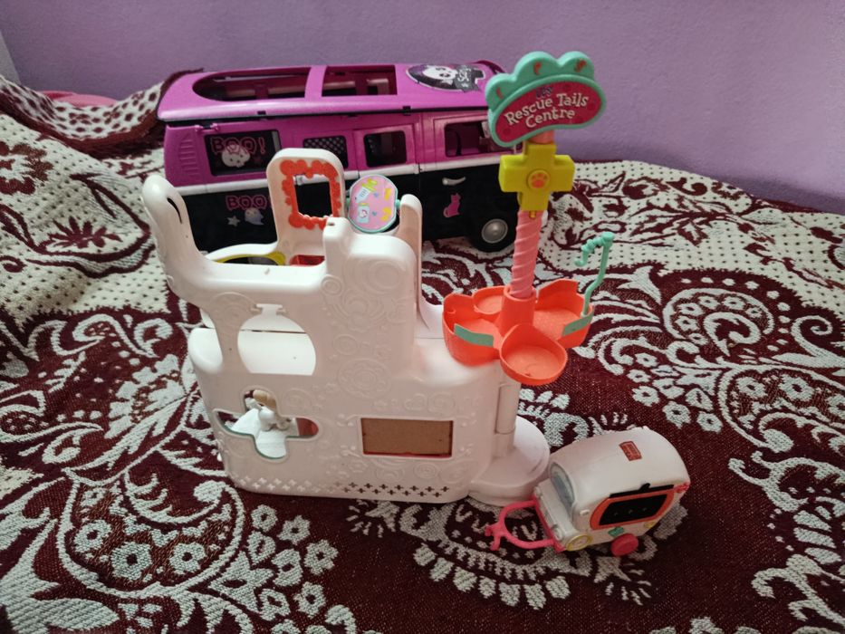 Centro veterinário com ambulância pet shop