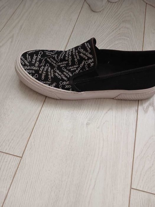 Продам чорні кеди Calvin Klein у хорошому стані