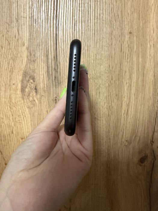 Телефон IPhone 11