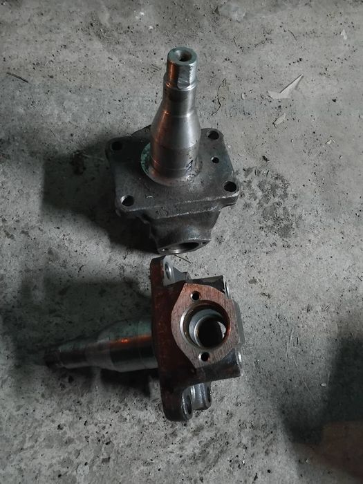 Кулак поворотний ЗІЛ-4331: лівий 4331-3001013, правий 4331-3001012