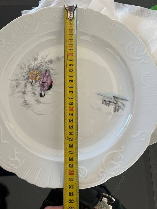 Vendo 2 pratos grandes Vista Alegre