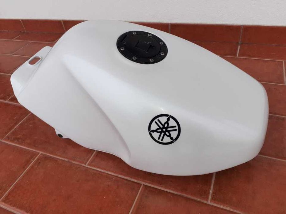 Deposito Yamaha com pintura nova