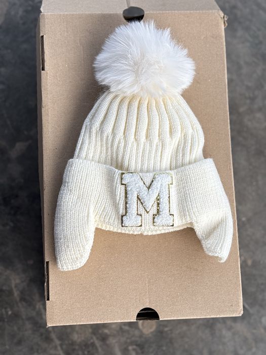 Шапка (нова) тепла, на зиму , з вушками, на 2 роки