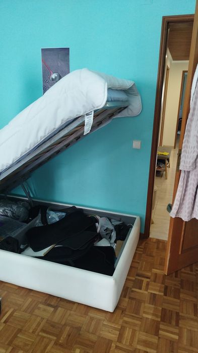 Cama com compartimento