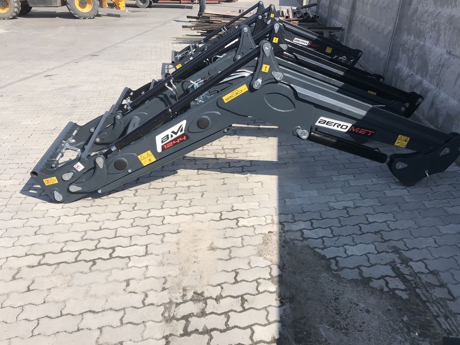 Фронтальний навантажувач на МТЗ ЮМЗ. Кун.