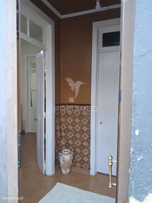 Moradia localizada na freguesia da Ribeirinha