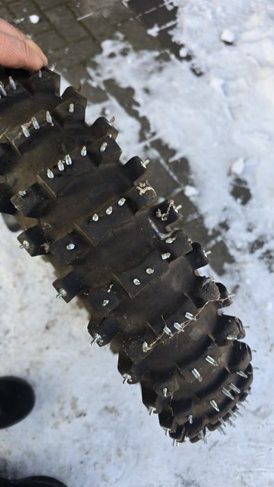 Opona z kolcami 140/80/18