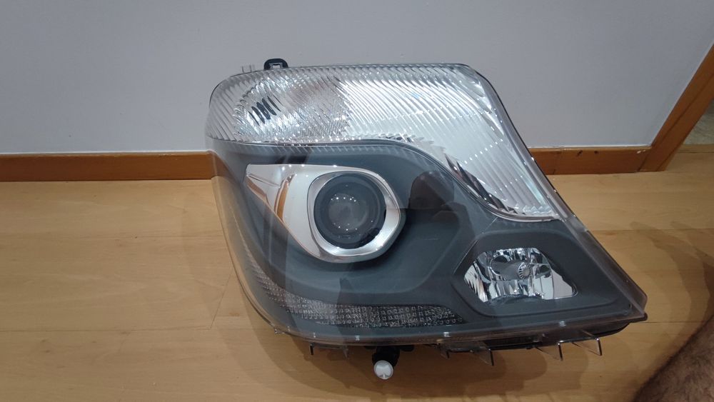 Farol Mercedes bi xenon