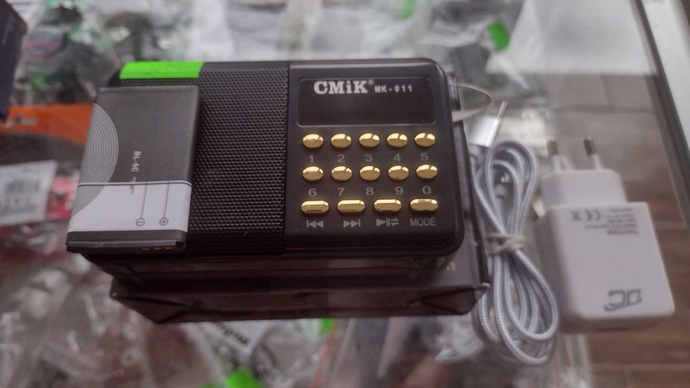 Radio przenośne MK011 wyświetlacz USB MicroSD AUX Micro USB, bluetooth