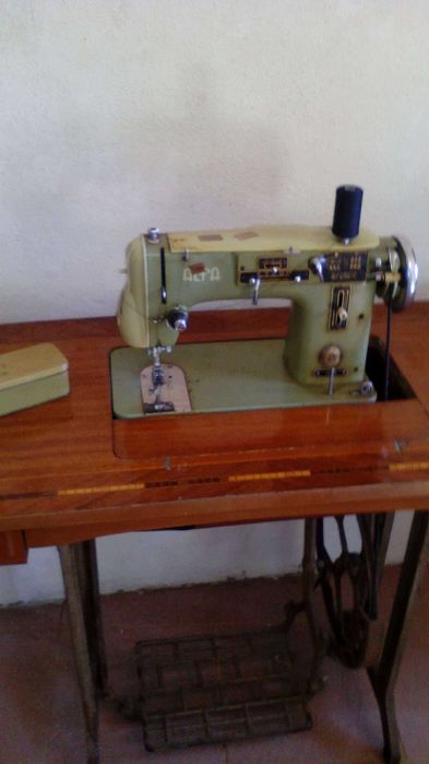 Vendo máquina de costura da marca Alfa