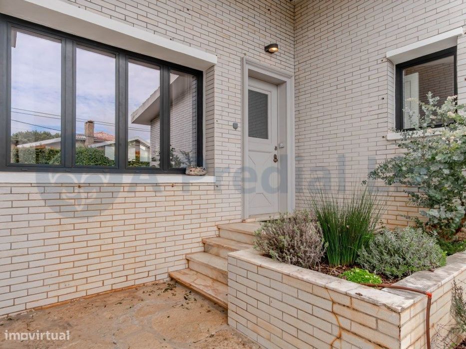 Moradia T3 de Luxo em Birre - Exclusividade e Design Contemporâneo