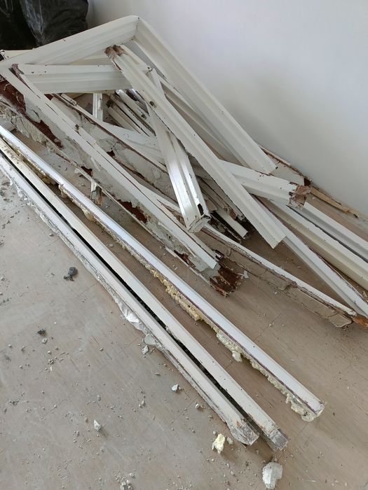 Futryny z demontażu na złom