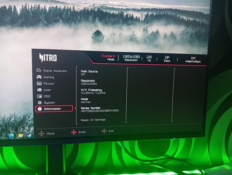 Komputer gamingowy z monitorem i sprzętem