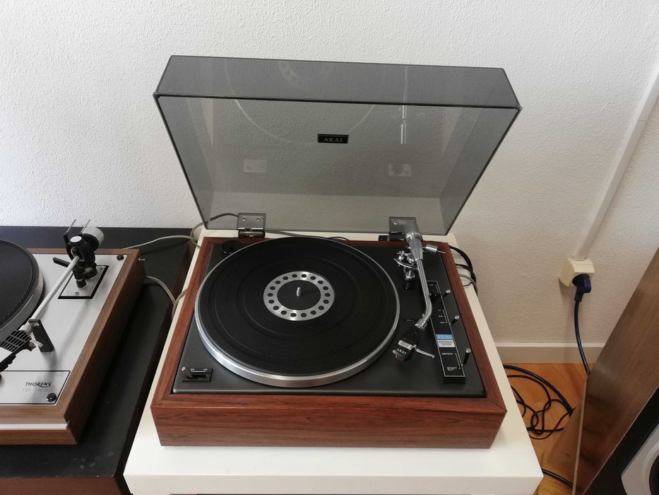 vendo gira discos AKAI AP004