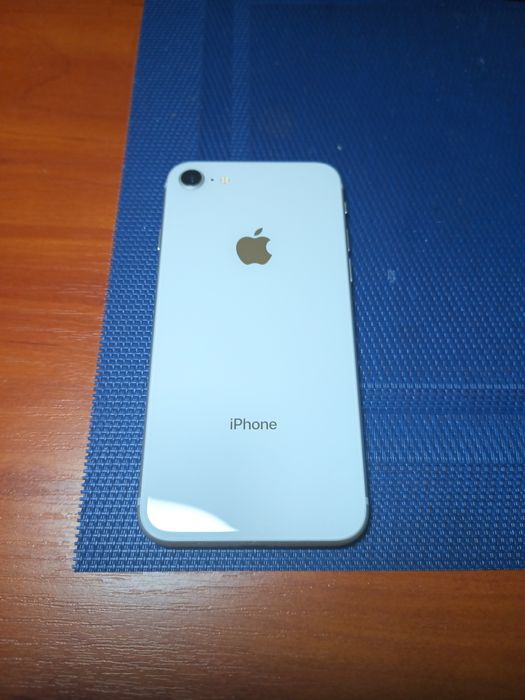 iPhone 8 в отличном состоянии