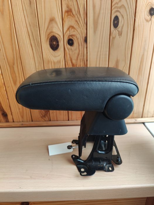 Lexus is 200 Оригинальный подлокотник