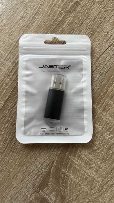 Флешка на 32 ГБ (нова)