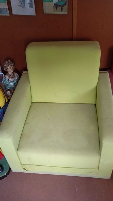 Cadeirão verde para quarto ou sala de estar