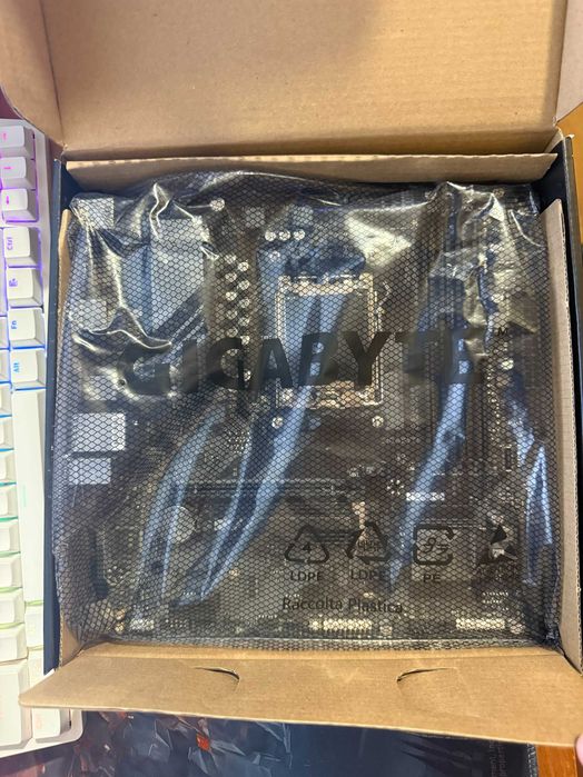 Материнська плата Gigabyte B650M D3HP (sAM5, AMD B650)