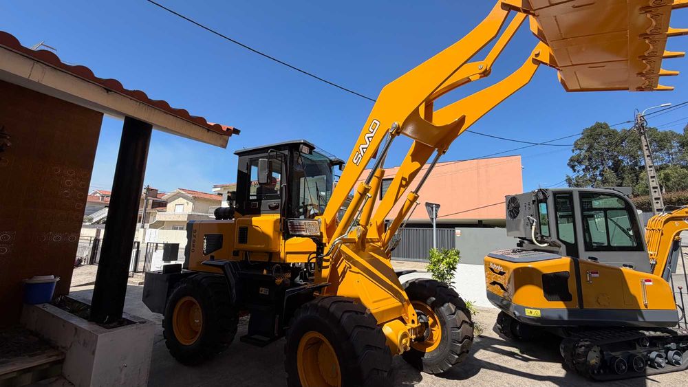 Pá carregadora SZ920 c/AC 2000kg